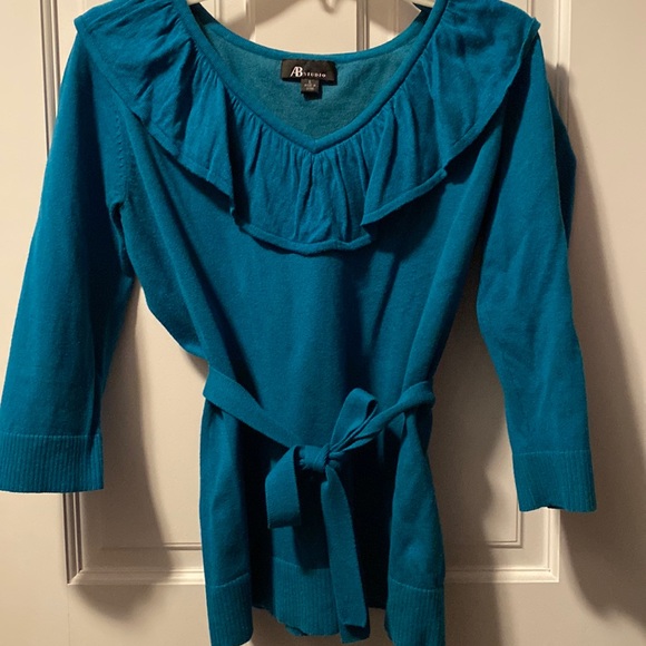 AB Studio Sweaters - Sweater with ruffled collar and belt